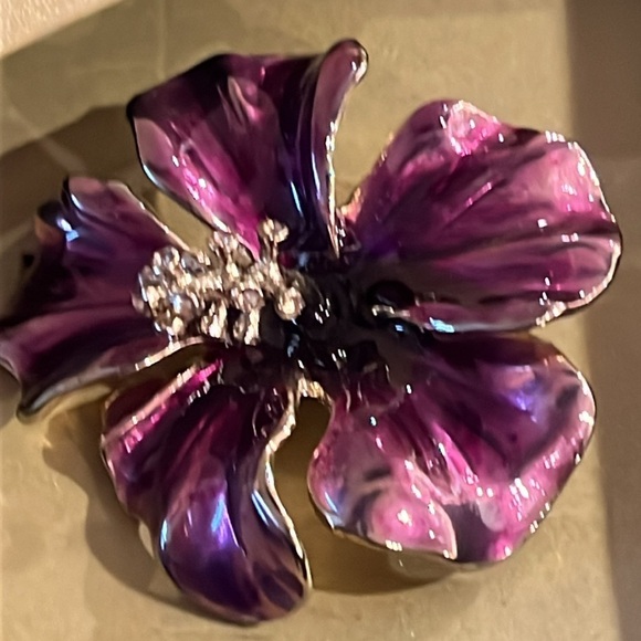 Jones New York purple Flower Pin in original box - Picture 3 of 7